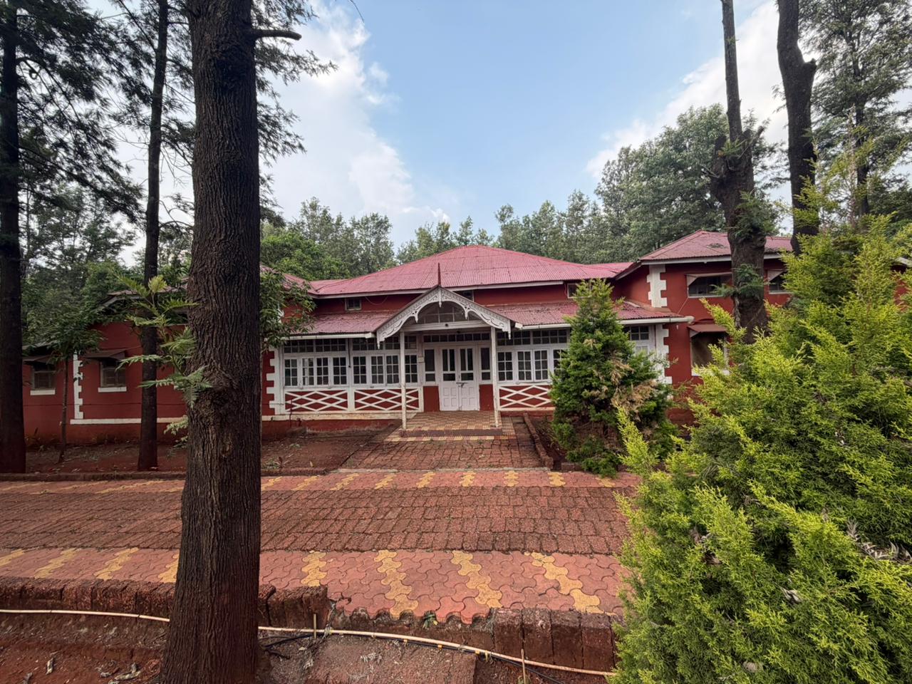 Colonial villa entrance at Hotel Krishna Villa